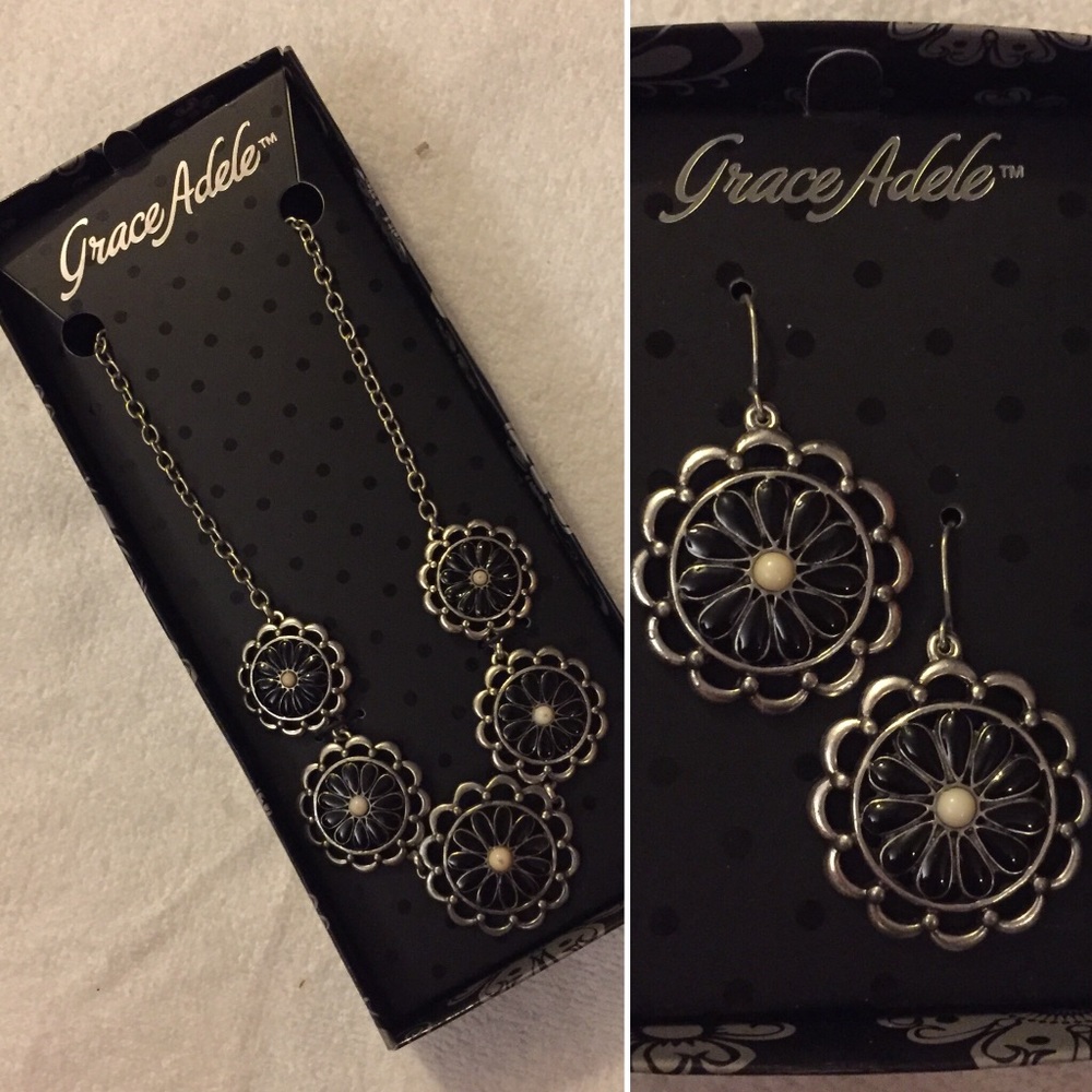 Daisy black jewelry set: necklace & drop earrings